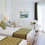 Resort Febeach Side