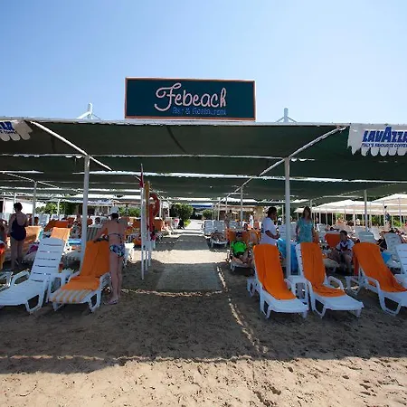 Febeach منتجع