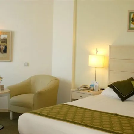 Курортний комплекс Febeach